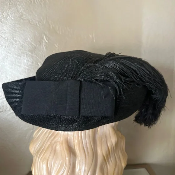 OUTSTANDING 1940s\' WIDE BRIM BLACK STRAW HAT WITH LARGE OSTRICH FEATHER OUTSTANDING 1940s main image 4